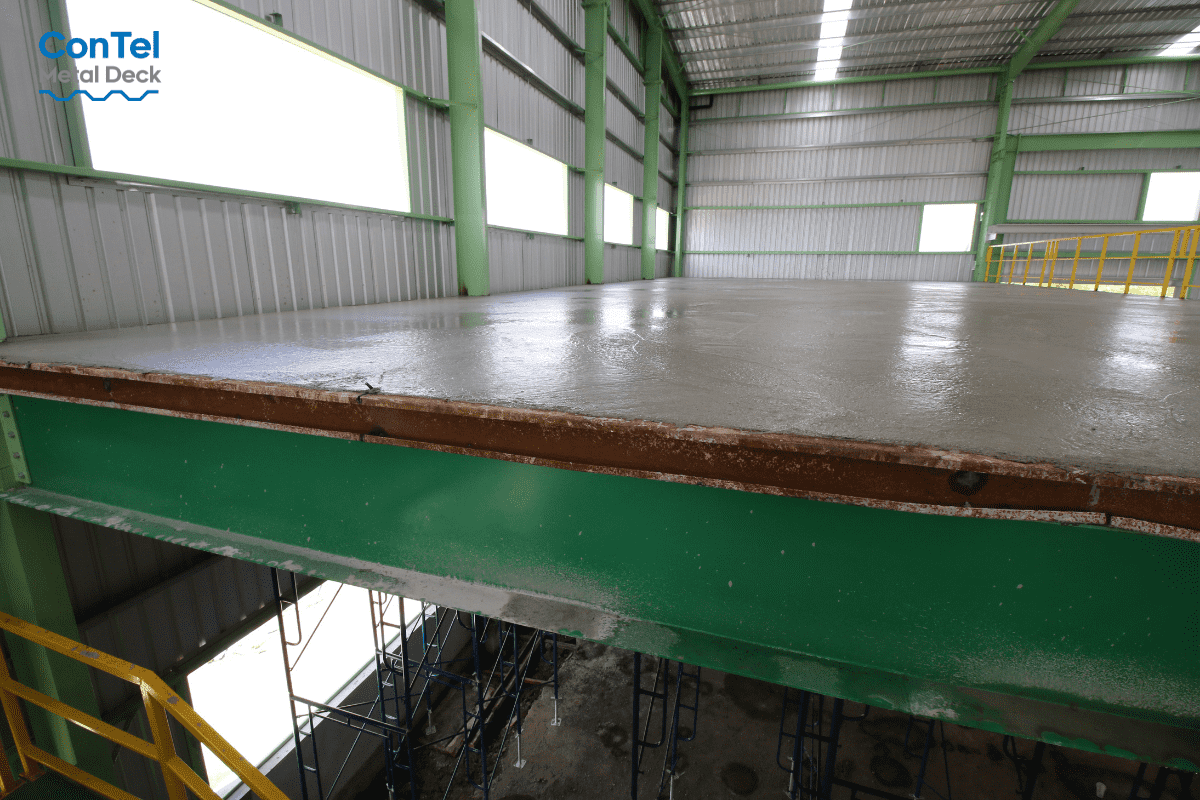 แผ่นพื้น metal deck เทปูนแล้ว